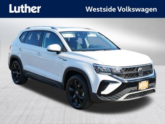 Certified 2022 Volkswagen Taos SE w/ Panoramic Sunroof Package image 1