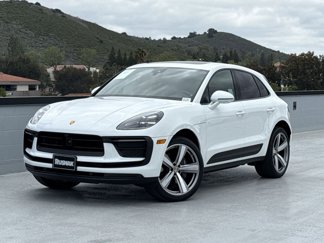 Certified 2025 Porsche Macan image 1