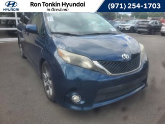 Used 2012 Toyota Sienna SE image 1