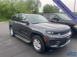 Used 2023 Jeep Grand Cherokee Laredo image 1