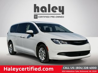 Used 2022 Chrysler Voyager LX image 1