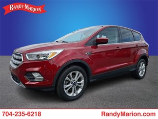 Used 2017 Ford Escape SE w/ SE Cold Weather Package image 1