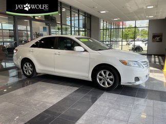 Used 2011 Toyota Camry LE image 1