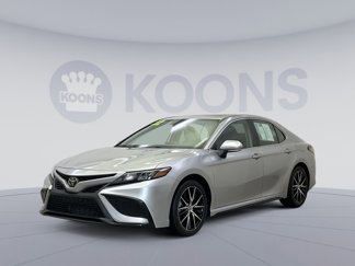 Used 2022 Toyota Camry SE w/ Cold Weather Package image 1
