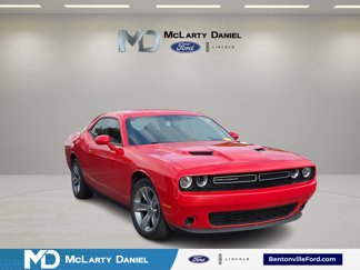 Used 2016 Dodge Challenger SXT image 1