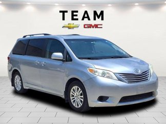 Used 2017 Toyota Sienna XLE image 1