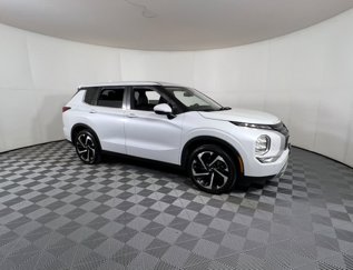 Used 2022 Mitsubishi Outlander SE image 1