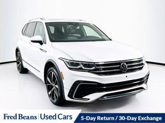 Used 2022 Volkswagen Tiguan SE w/ Panoramic Sunroof Package image 1