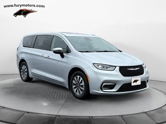 Used 2023 Chrysler Pacifica Limited image 1