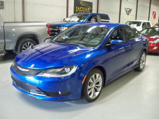 Used 2016 Chrysler 200 S image 1