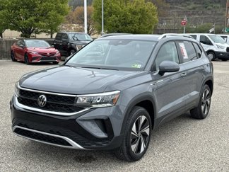 Certified 2024 Volkswagen Taos SE image 1