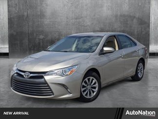 Used 2015 Toyota Camry LE image 1