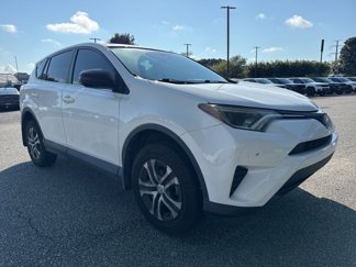 Used 2018 Toyota RAV4 LE image 1