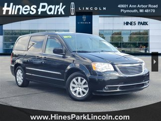 Used 2013 Chrysler Town & Country Touring image 1