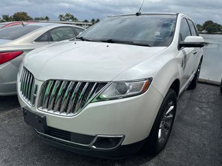 Used 2013 Lincoln MKX FWD image 1