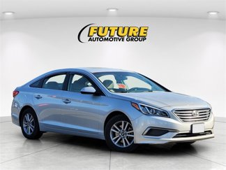 Used 2016 Hyundai Sonata SE image 1