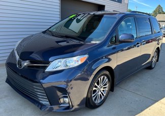 Used 2018 Toyota Sienna XLE image 1