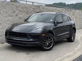 Certified 2025 Porsche Macan image 1