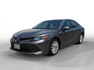 Used 2018 Toyota Camry LE image 1
