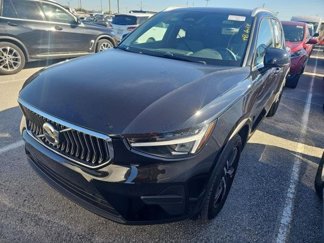 Used 2025 Volvo XC40 B5 Core image 1