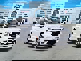 New 2025 Chrysler Pacifica Select image 1