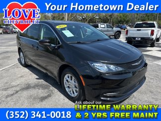 Used 2023 Chrysler Voyager LX image 1
