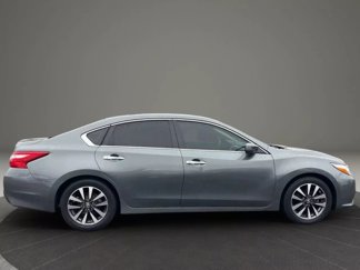 Used 2017 Nissan Altima 2.5 SV image 1