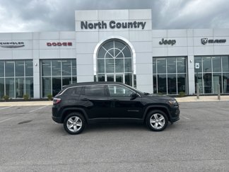 Used 2022 Jeep Compass Latitude image 1