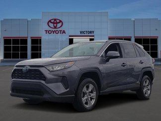 Used 2022 Toyota RAV4 LE image 1