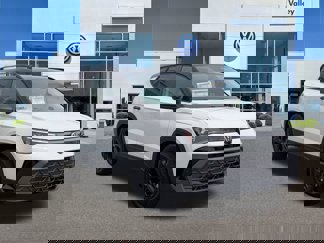 New 2025 Volkswagen Taos SE image 1