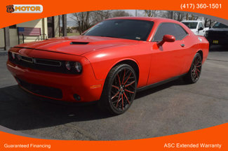Used 2019 Dodge Challenger SXT image 1