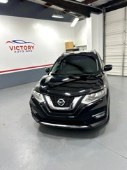 Used 2017 Nissan Rogue SV image 1