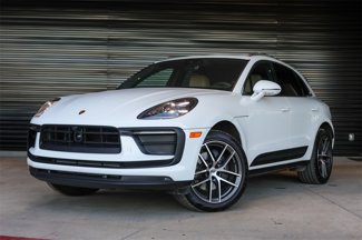 Certified 2025 Porsche Macan image 1