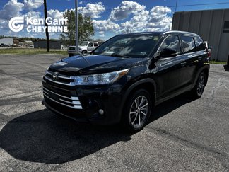 Used 2018 Toyota Highlander XLE image 1