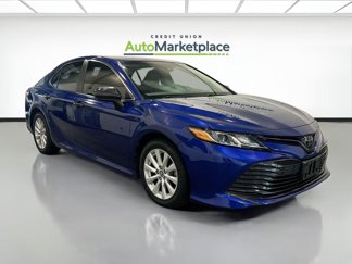 Used 2018 Toyota Camry LE image 1