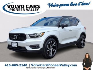 Certified 2022 Volvo XC40 T5 R-Design image 1
