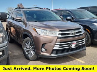 Used 2018 Toyota Highlander XLE image 1
