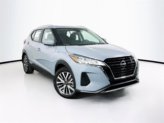 Used 2023 Nissan Kicks SV image 1
