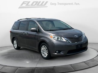 Used 2015 Toyota Sienna XLE image 1