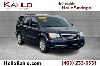 Used 2014 Chrysler Town & Country Touring image 1