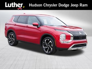 Used 2023 Mitsubishi Outlander SE image 1