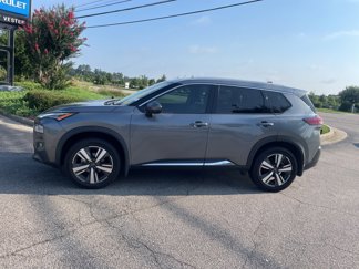 Used 2023 Nissan Rogue SL image 1