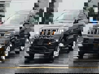 Used 2021 Jeep Grand Cherokee Laredo image 1