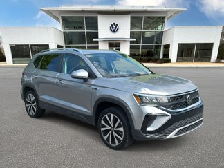 Certified 2024 Volkswagen Taos SE image 1