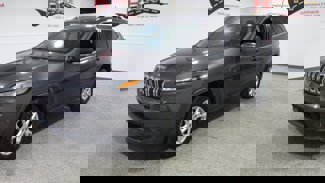 Used 2018 Jeep Cherokee Latitude Plus w/ Comfort/Convenience Group image 1