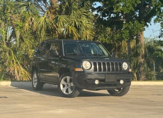 Used 2014 Jeep Patriot Latitude w/ Sun/Sound Group image 1