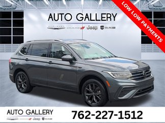 Used 2022 Volkswagen Tiguan SE image 1