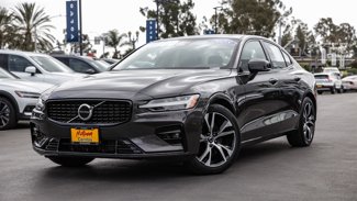 Used 2025 Volvo S60 B5 Core image 1