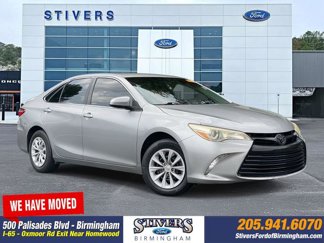 Used 2016 Toyota Camry LE image 1