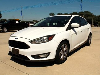 Used 2018 Ford Focus SE w/ SE Appearance Package image 1